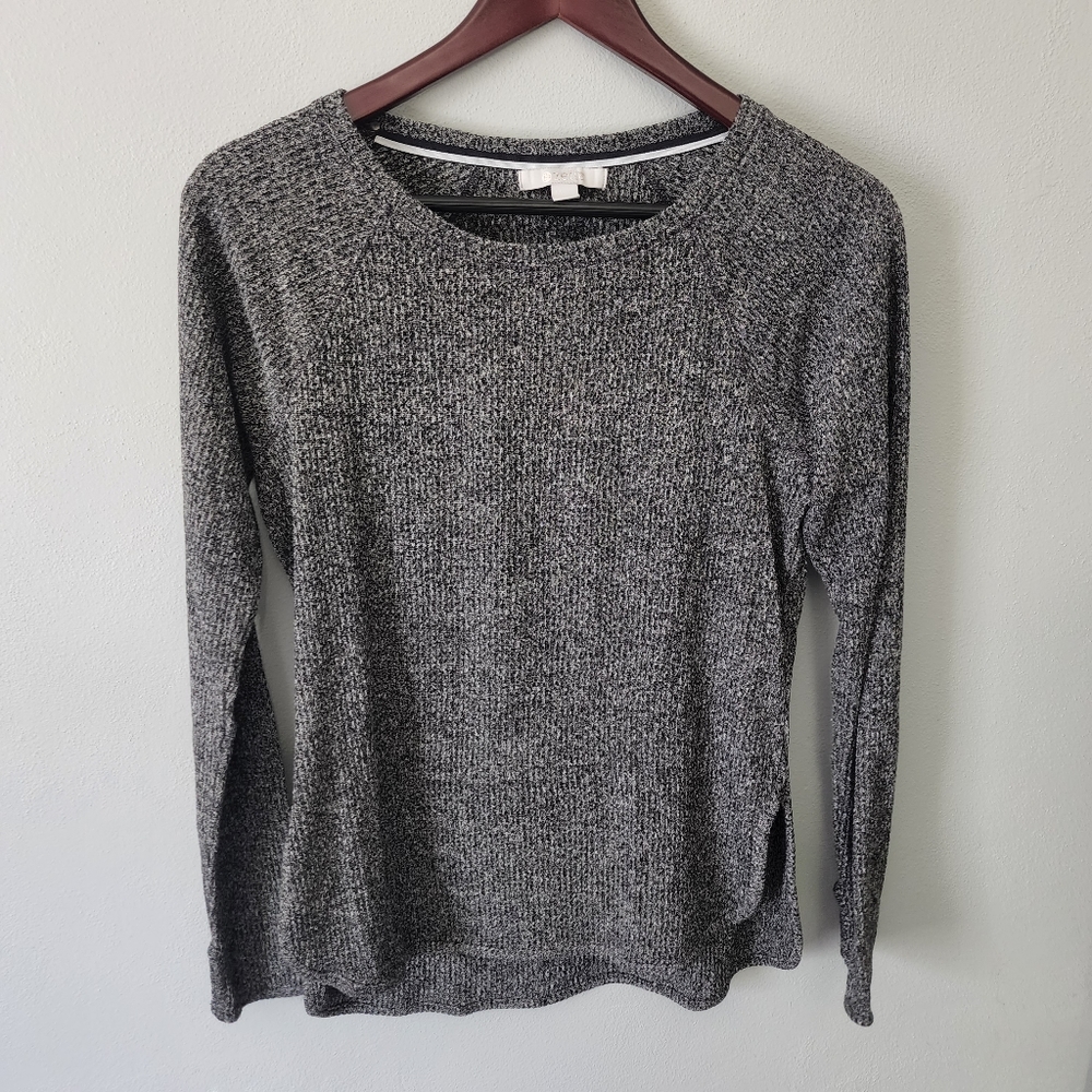 Zella knit long sleeve athletic top curved hem marled black and white medium